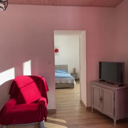 Maison Renovee Pres De La Pour 5 Personnes A - Fr-1-823-126